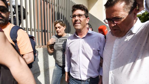 Imagen de Jorge Rodríguez a su salida de la Ciudad de la Justicia