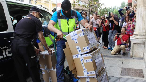 La UDEF realiza un registro en las oficinas del Ayuntamiento de Palencia en el marco de la Operación «Enredadera» sobre contrataciones