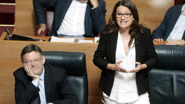 Ximo Puig y Mónica Oltra, durante la sesión de control de este jueves