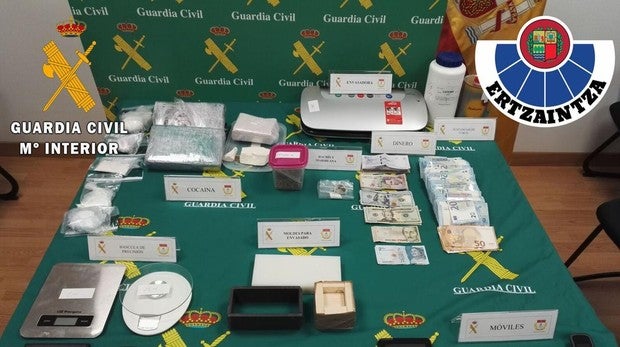 Imagen del material incautado por la Guardia Civil