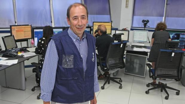 El jefe del centro de Salvamento Marítimo en Tarifa, Adolfo Serrano, despés de la entrevista con ABC