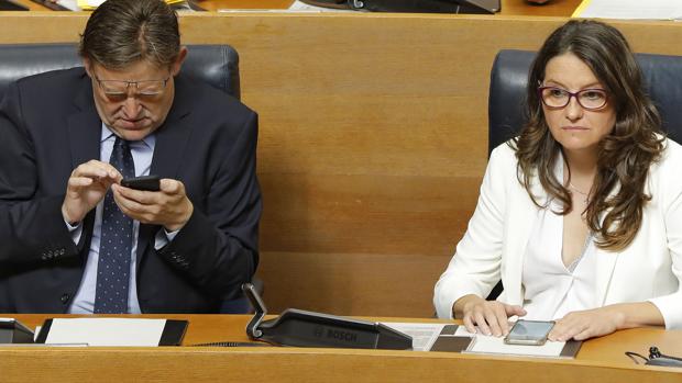 Imagen de Ximo Puig y Mónica Oltra tomada este jueves en las Cortes Valencianas
