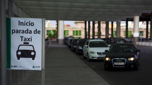 La parada de taxis en la estación de Atocha
