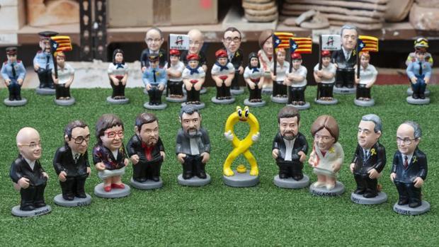 Los independentistas presos, junto a un lazo en versión "caganer"