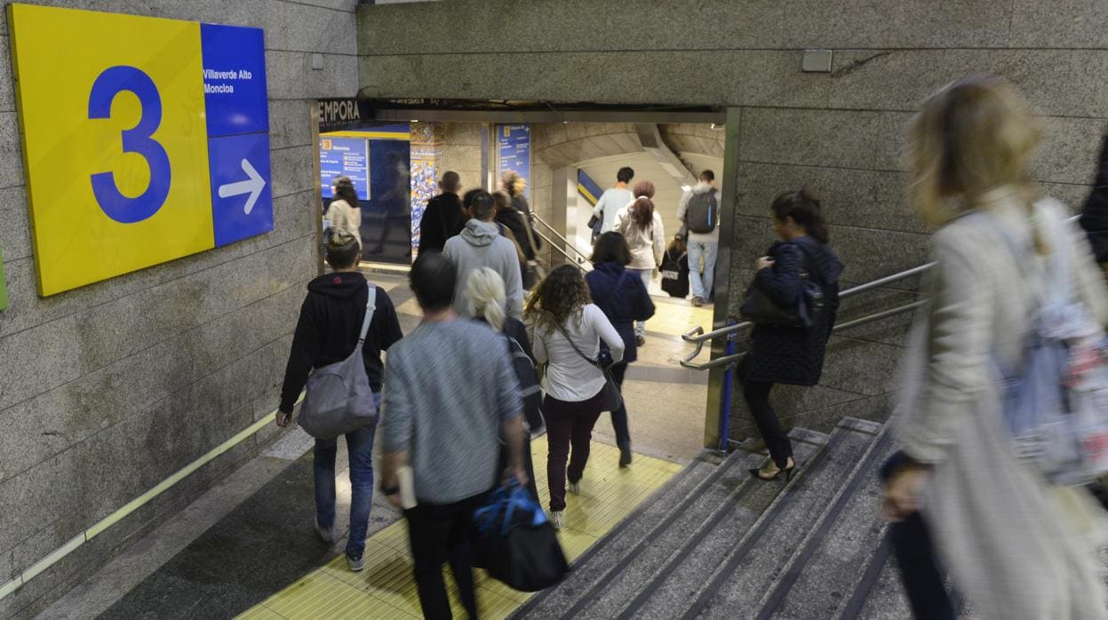 Metro reforzará siete líneas durante el Black Friday