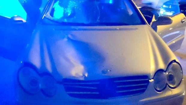 Imagen del coche del conductor que atropelló al operario en la madrugada del martes