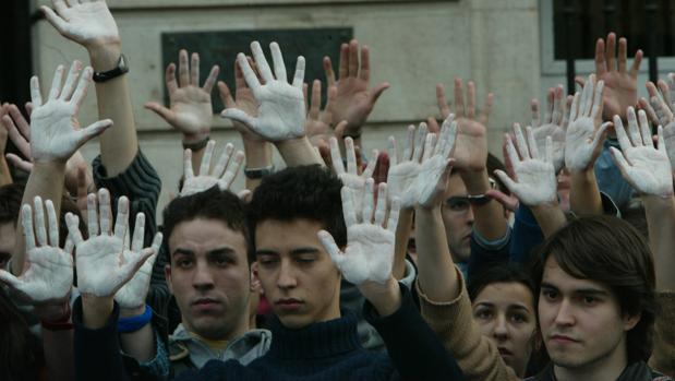 Manos blancas, símbolo contra el terrorismo