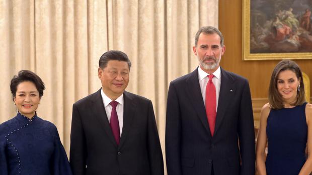 El Rey Felipe y la Reina Leticia con el presidente de China, Xi Jinping y su mujer Peng Liyuan