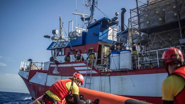 «Nuestra Madre de Loreto» lleva días atrapada en una fuerte marejada, con fuertes rachas de vientos y olas entre Libia y el sur de Malta