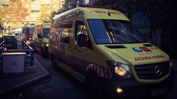 Efectivos de Emergencias y Bomberos, frente al lugar del suceso