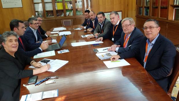 Reunión entre los portavoces de los regantes y de la Administración