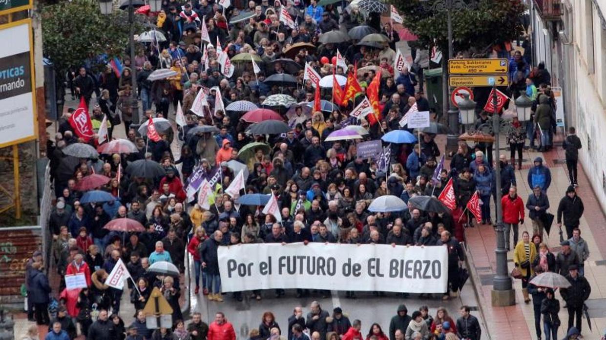 Miles de personas reclaman en Ponferrada un futuro industrial para el Bierzo