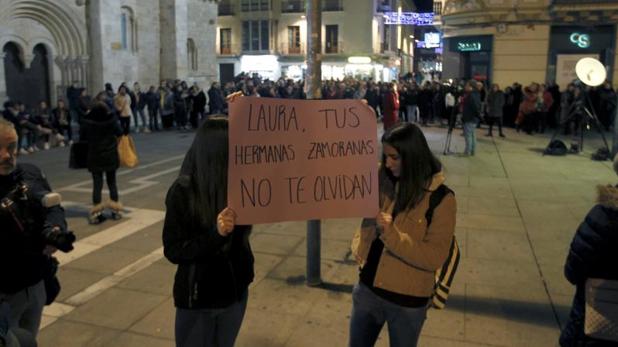 Concentración silenciosa en el centro de la capital zamorana por la muerte de Laura Luelmo