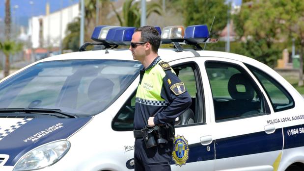 Imagen de archivo de un agente de la Policía Local de Almassora