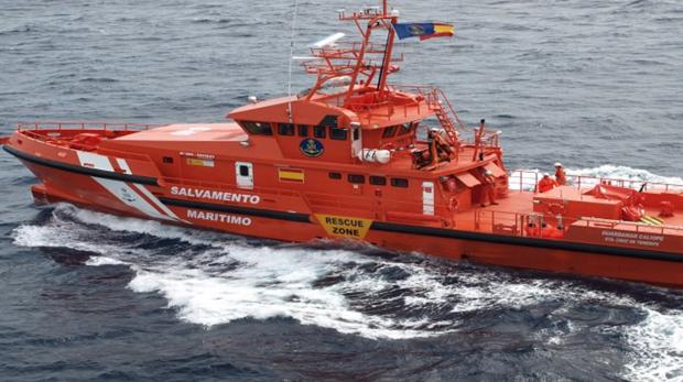 Barco de Salvamento Marítimo navegando por el Mediterráneo