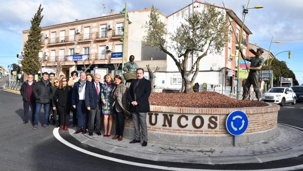 La consejera de Fomento ha visitado la nueva rotonda de la CM-4004