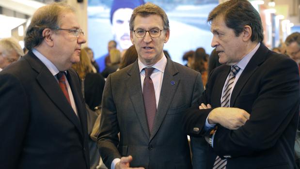 Juan Vicente Herrera, Núñez Feijóo y Javier Fernández, el viernes en Fitur