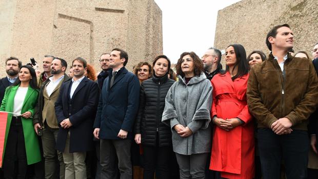 Foto de familia de los líderes políticos que han asistido a la marcha