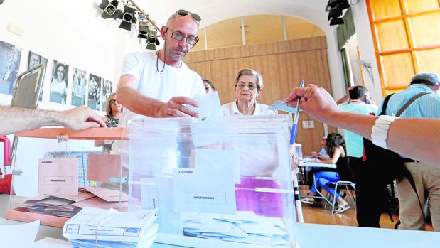 Un colegio electoral durante las elecciones generales del 2016