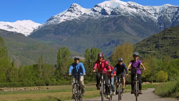 Turismo rural, deportes de aventura, paisaje, gastronomía... La oferta turística de la provincia de Huesca abarca múltiples aparatados