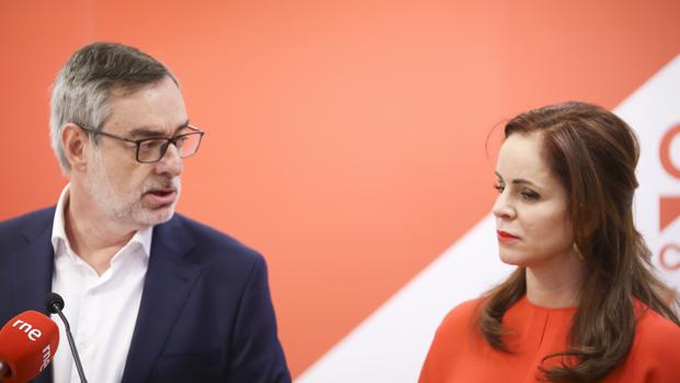 El secretario general de Ciudadanos, José Manuel Villegas, acompañó a Silvia Clemente en su presentación como candidata a las primarias