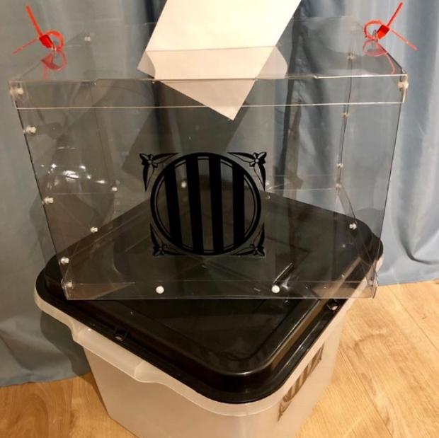 Una imagen de la urna alternativa, sobre la que finalmente se utilizó