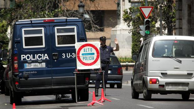 Imagen de archivo de un control de Policía en Valencia
