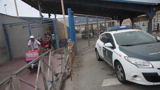 La mujer se presentó en las dependencias de la Guardia Civil en la frontera del Tarajal