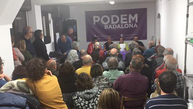 Imagen de la asamblea de Podem en Badalona