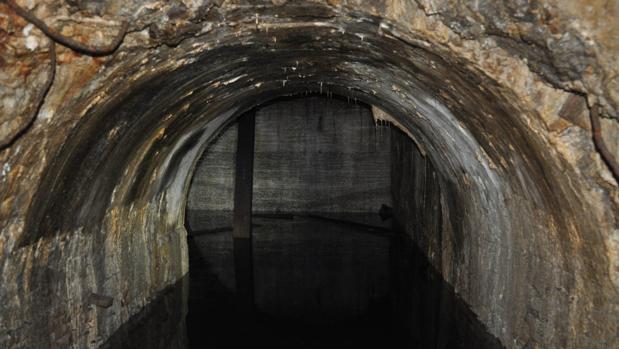 Parte del túnel de la línea descubierta