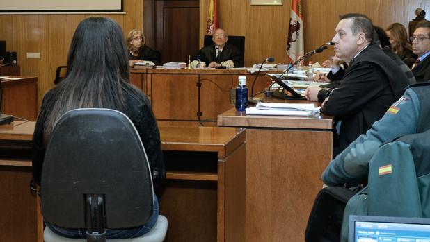 La madre de la pequeña Sara, Davinia M., declara en el juicio celebrado en la Audiencia de Valladolid