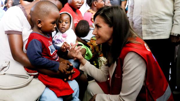La Reina comienza su viaje a Mozambique