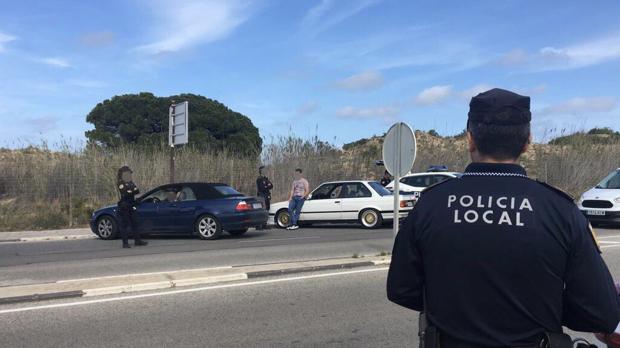 Efectivos de la Policía Local de Elche durante una intervención