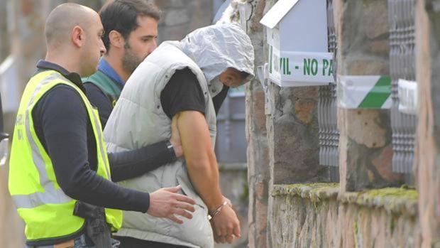 Patriok Nogueira, en la reconstrucción para la Guardia Civil del crimen, en el lugar de los hechos