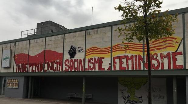 Una de las pintadas partidistas en el campus de la UAB