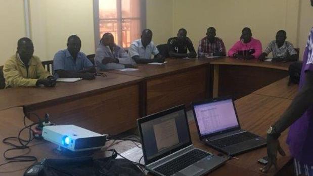 Los jóvenes que participan en este programa, durante una de las clases en Burkina Faso