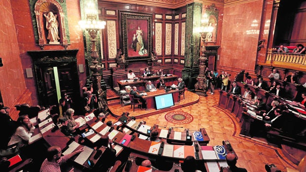 Una vista del interior del salón de plenos del Ayuntamiento de Barcelona, este mandato