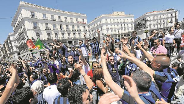 Aficionados del Inter de Milán, en 2010, en la Puerta del Sol
