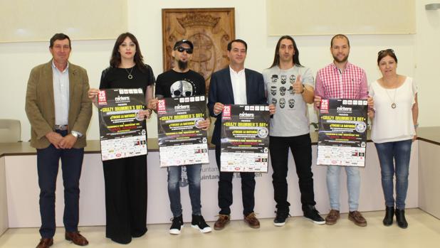 Carlos Madero, en el centro, durante la presentación del evento
