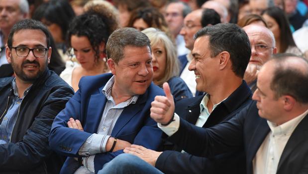 Page y Sánchez, en el centro, muy sonrientes en el mitin de Albacete