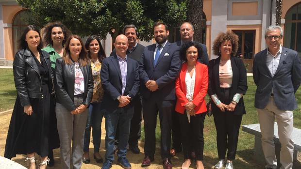 El consejero delegado de Puy du Fou España con la Academia en la UCLM