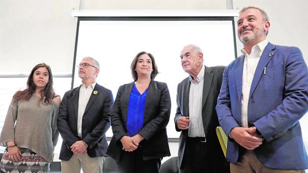 Saliente (CUP), Civit (JpC), Colau (BComú), Maragall(ERC) y Collboni (PSC), ayer antes del debate