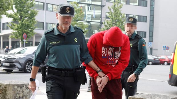 El condenado, trasladado a los juzgados por agentes de la Guardia Civil