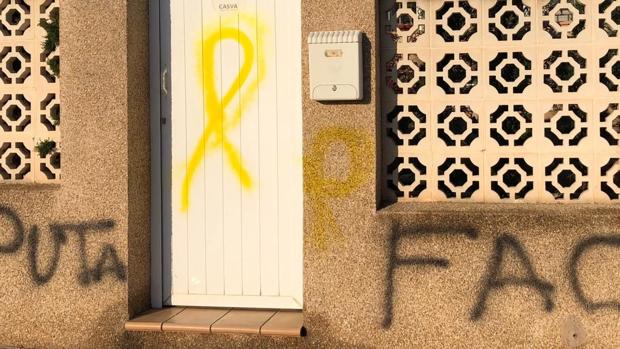 Imagen de la pintada en la fachada de la candidata a la alcaldía de Castellón Begoña Carrasco