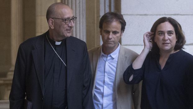 La alcaldesa de Barcelona, ada Colau, y el Cardenal-arzobispo de la Ciudad Condal, Juan José Omella