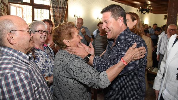 El candidato, con colectivos de mayores en Argamasilla de Calatrava (Ciudad Real)