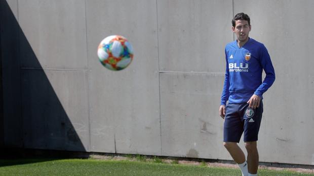 Imagen de Parejo durante un entrenamiento del Valencia