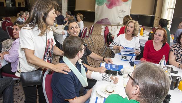 La candidata del PP de La Coruña, Bea Mato, desayuno con interventores, apoderados y voluntarios del PP