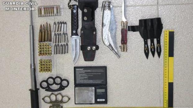 Armas halladas en la casa del detenido