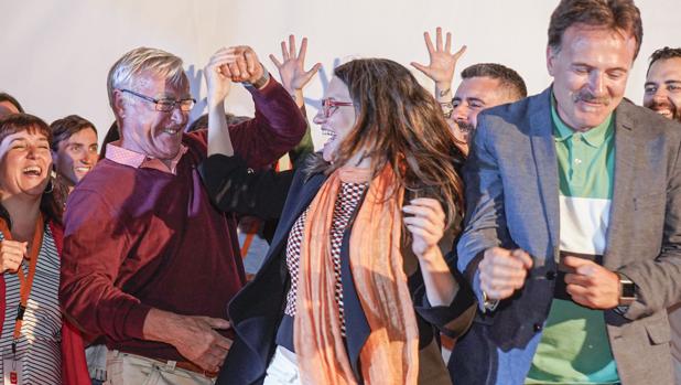 Joan Ribó y Mónica Oltra celebran el resultado de Compromís